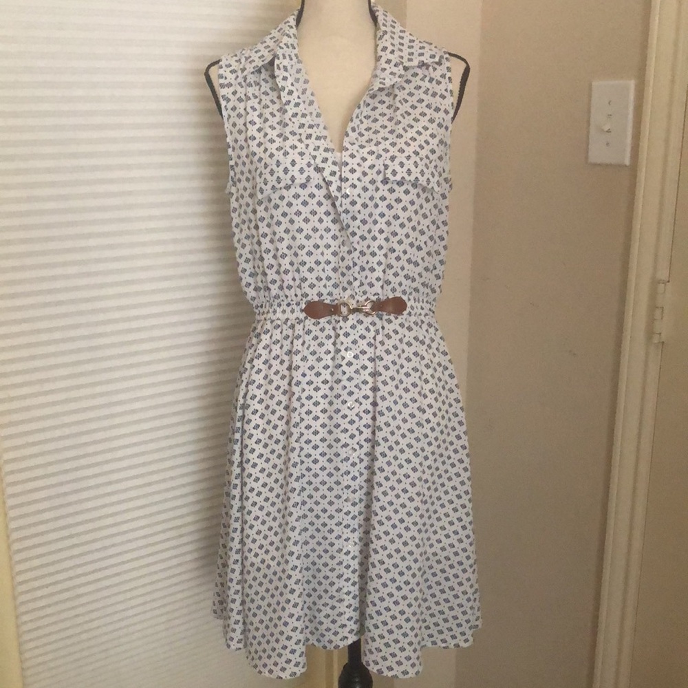 Indigo Rose Medium sleeveless Woman front button dress, dress has its bottom,